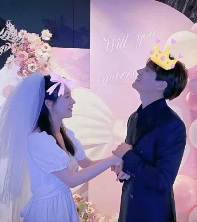 女朋友和她的前任同居过，我该介意吗？游戏画面